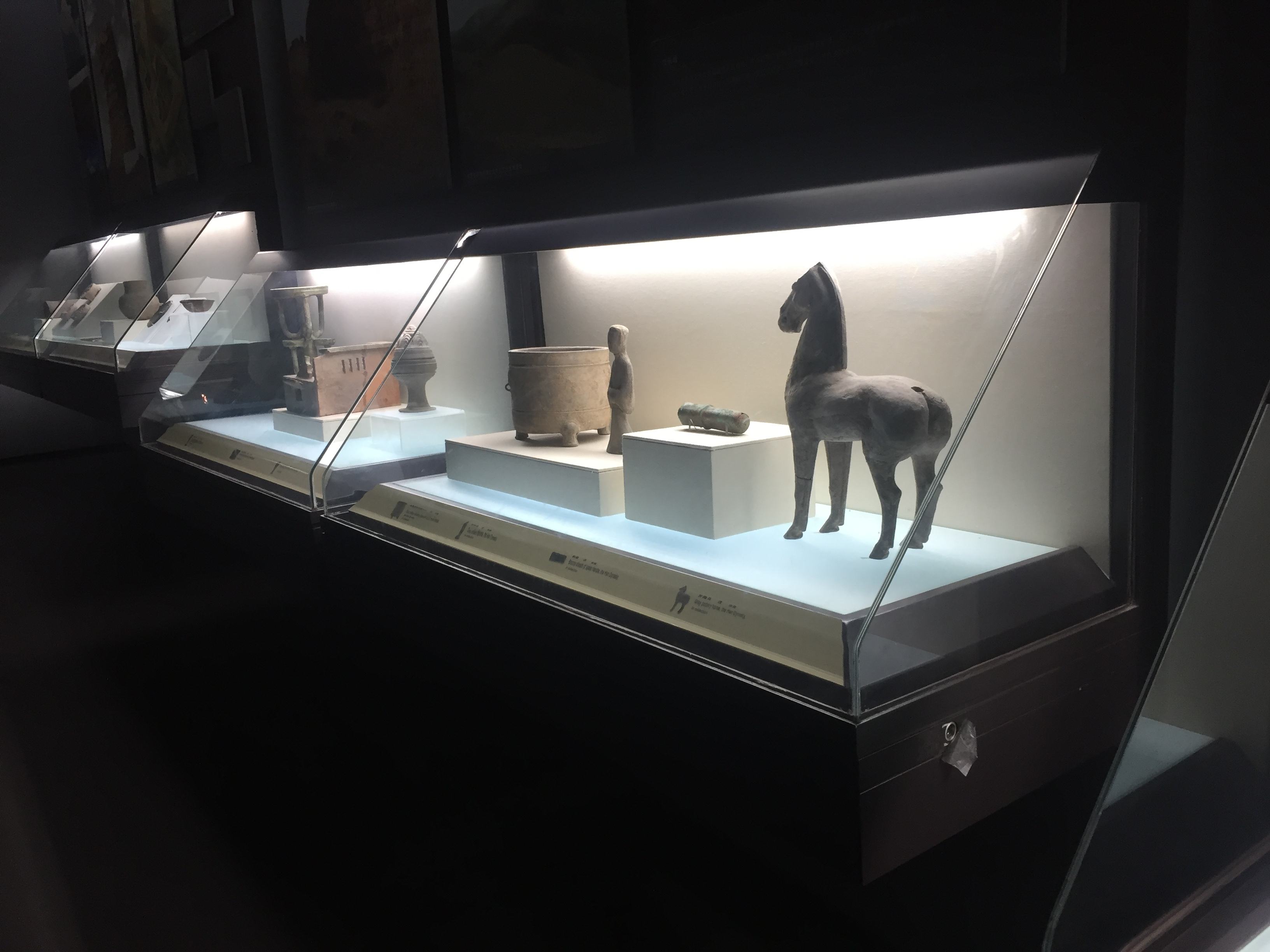 博物館展柜材料的種類(lèi)及其特點(diǎn)