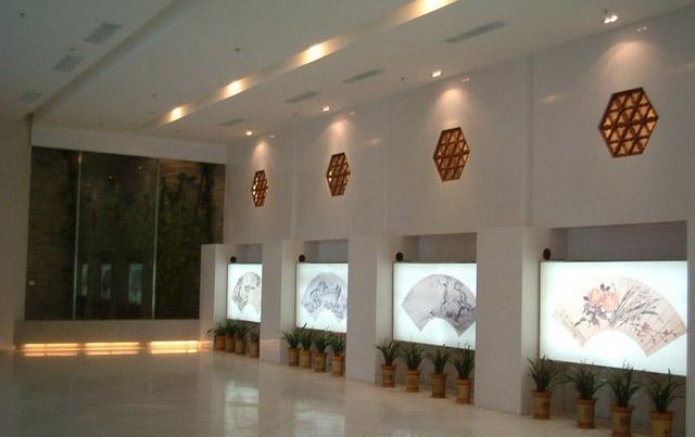 文物展柜設(shè)計(jì)：多維度技術(shù)融合下的文化遺產(chǎn)保護(hù)與傳播